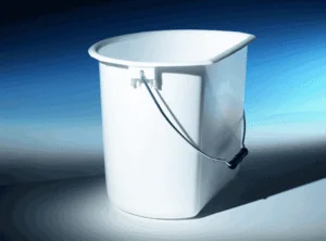 kunststoff-malereimer white semi-circular plastic painter's bucket with roller handle