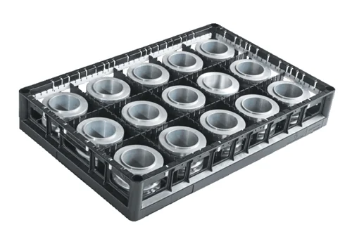 Mit Werkstücken befüllter Reinigungskorb tech-rack von FRIES Kunststofftechnik