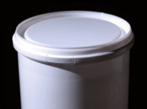 envase redondo blanco de 1100 ml con tapa cerrada